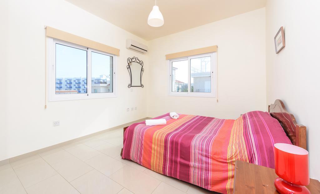 Apartment Victoria بروتاراس الغرفة الصورة